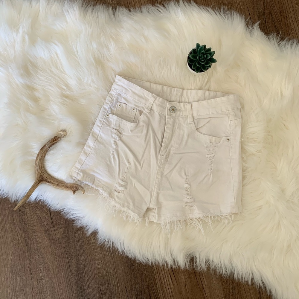 Womens | Shorts | White lightly distressed jean shorts | Medium